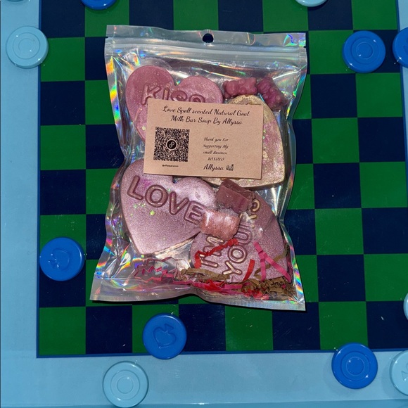 Love Spell Scented Goat Milk Bar Soap Set VALENTINES EDITION WITH MINI TEDDIES - Picture 5 of 6